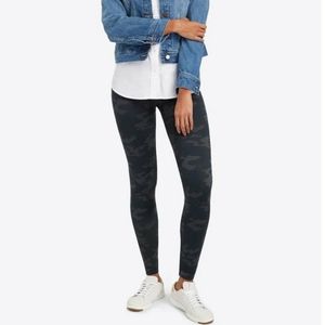 Spanx Look at Me Now Seamless Legging Black Camo‎ FL3515 Large